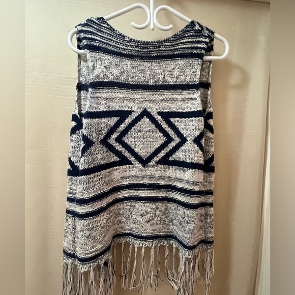 ⚫️ BOGO Pink Rose fringed vest women’s size large - Picture 5 of 6